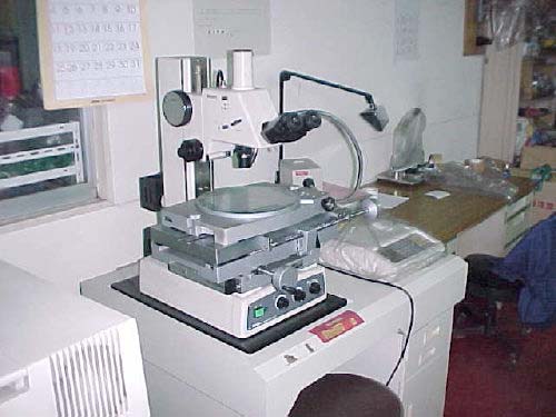 射出成形　金属プレスの金子製作所　工具顕微鏡