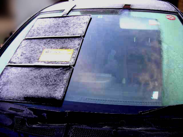 車のガラスの霜取り対策　霜とりくん